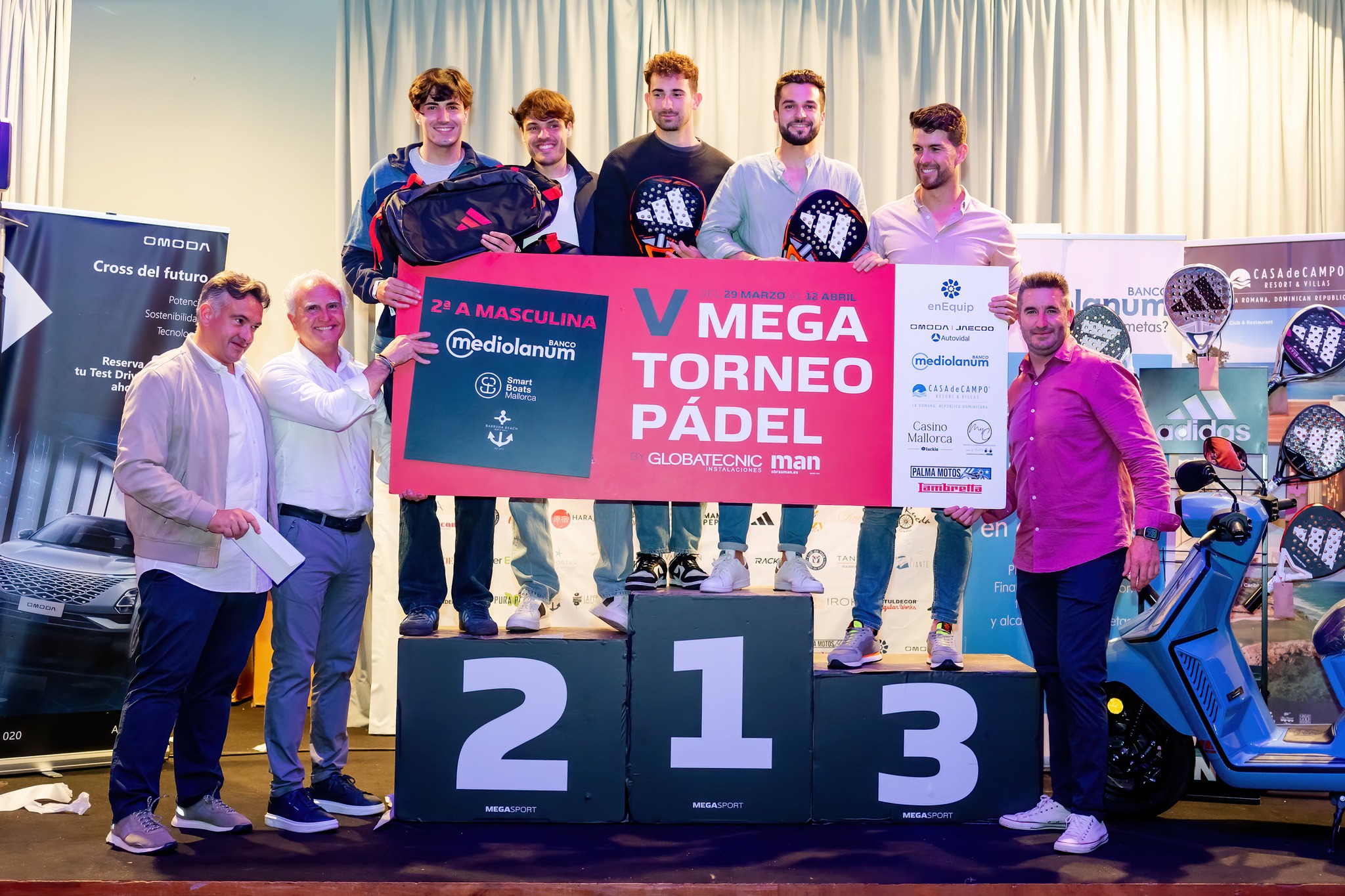 Jugador de pádel en acción